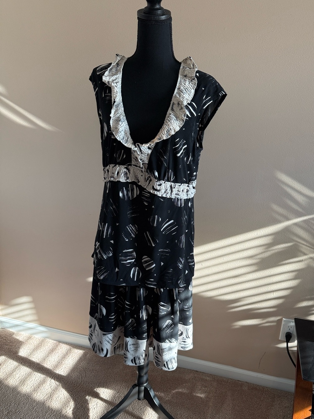 BCBGMaxAzria Black and Cream Printed Skater Skirt